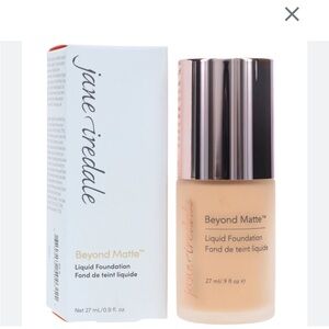 Jane Iredale Beyond Matte Liquid Foundation - Light to medium shade M6